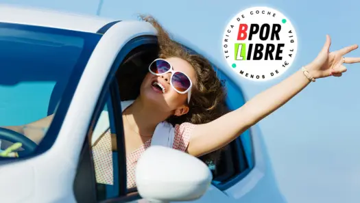 curso-online-carnet-conducir-chica-feliz-auto